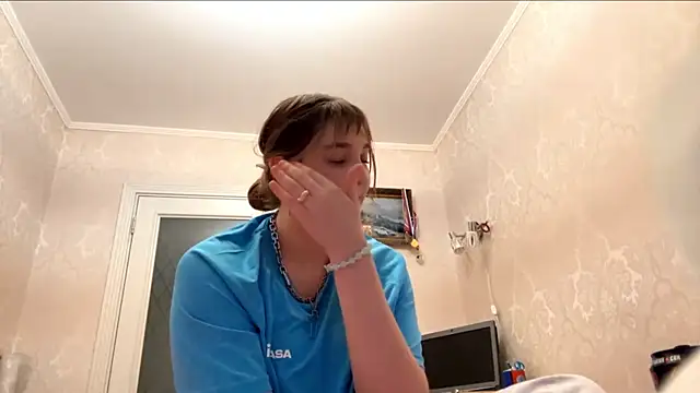 Snapshot of JanineThielman chatting on May 28, 2026, 2:12 pm JanineThielman online show from May 28, 2026, 2:12 pm