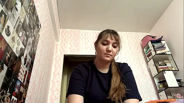 Snapshot of JanineThielman chatting on June 16, 2026, 10:04 am JanineThielman online show from June 16, 2026, 10:04 am