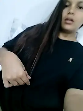 DiamanteSafiro online show from February 26, 2026, 9:04 pm