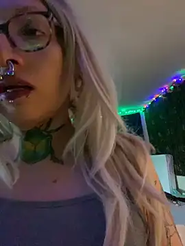 nightmar3doll online show from April 25, 2026, 2:03 am