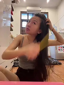 Snapshot of Miumieu2 chatting on February 28, 2026, 2:44 am Miumieu2 online show from February 28, 2026, 2:44 am