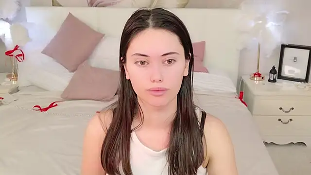 Lunaa Babygirl online show from March 6, 2026, 7:47 am