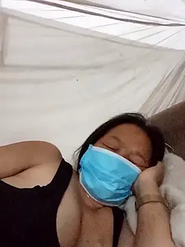 heesuu11 online show from April 9, 2026, 7:09 pm