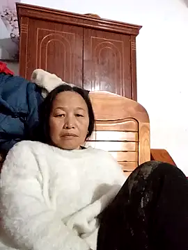 heesuu11 online show from April 2, 2026, 11:00 pm