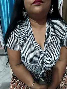 Moonae online show from April 16, 2026, 2:40 pm