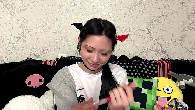kishagrayone online show from May 14, 2026, 2:25 pm