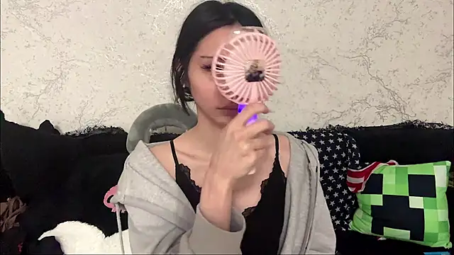 kishagrayone online show from May 12, 2026, 1:39 pm