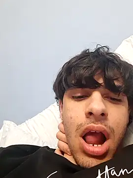 ilcazzone32 online show from March 5, 2026, 9:33 pm