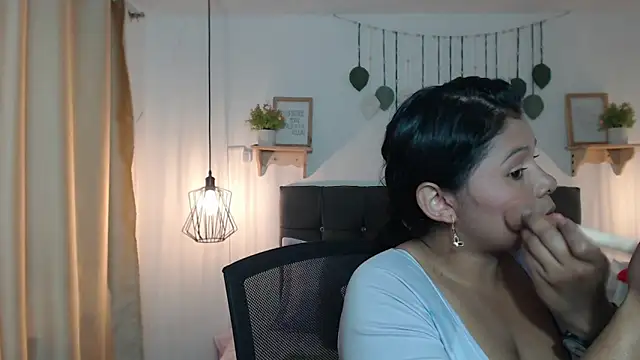 Emma hassani online show from April 6, 2026, 1:56 pm