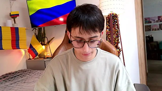 Snapshot of Sr_evann chatting on June 21, 2026, 2:23 pm Sr evann online show from June 21, 2026, 2:23 pm