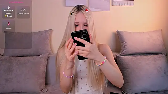 NoirCascade online show from March 17, 2026, 5:43 am