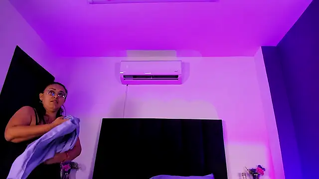 scarlet  ray  online show from March 13, 2026, 10:42 am