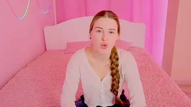 Snapshot of Violettta_doll chatting on February 24, 2026, 11:44 am Violettta doll online show from February 24, 2026, 11:44 am