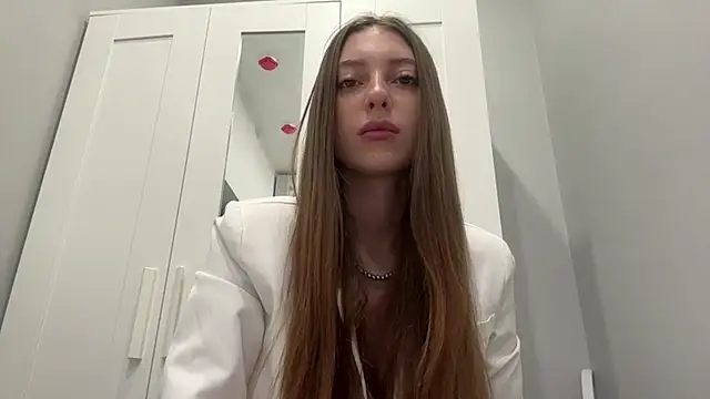 selena favn online show from March 31, 2026, 1:18 am