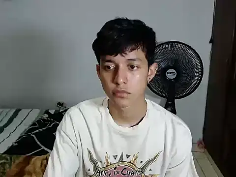 cute jisus online show from March 23, 2026, 7:47 pm