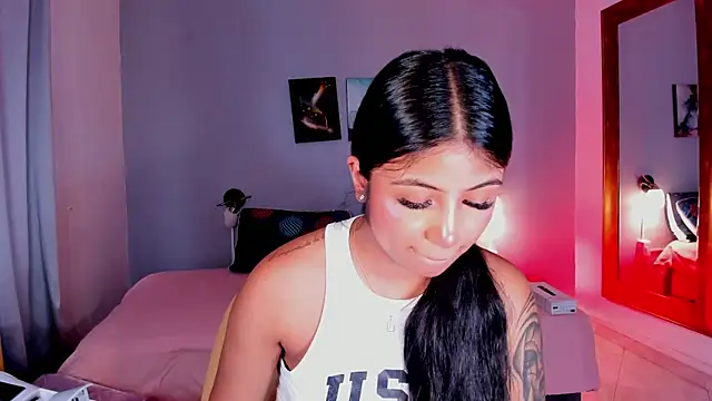Snapshot of KimTaylorW chatting on July 17, 2026, 7:44 pm KimTaylorW online show from July 17, 2026, 7:44 pm