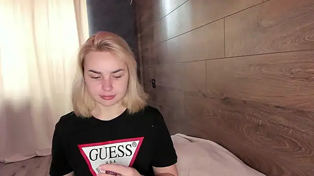 AmmyLuu online show from April 19, 2026, 10:38 am