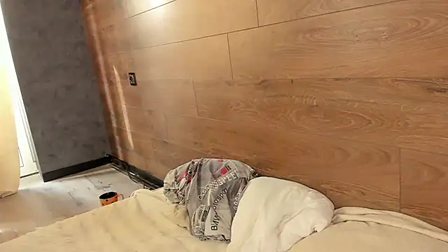 AmmyLuu online show from April 20, 2026, 12:41 pm