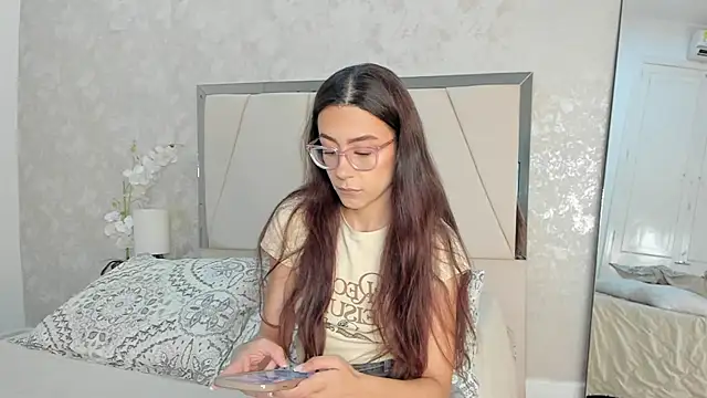 Arii wilde online show from April 13, 2026, 4:22 pm