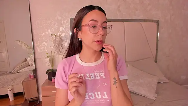 Arii wilde online show from June 25, 2026, 12:21 pm