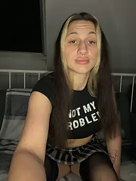 nunezlucx online show from April 8, 2026, 11:28 pm