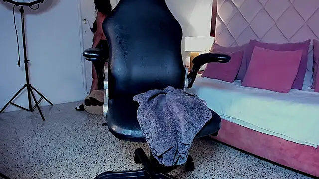 dulce lyraa1 online show from March 20, 2026, 4:35 am