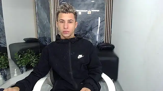 Hollmanhot online show from April 17, 2026, 11:35 am