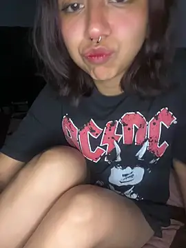 kiss-Me01 online show from May 26, 2026, 5:16 am