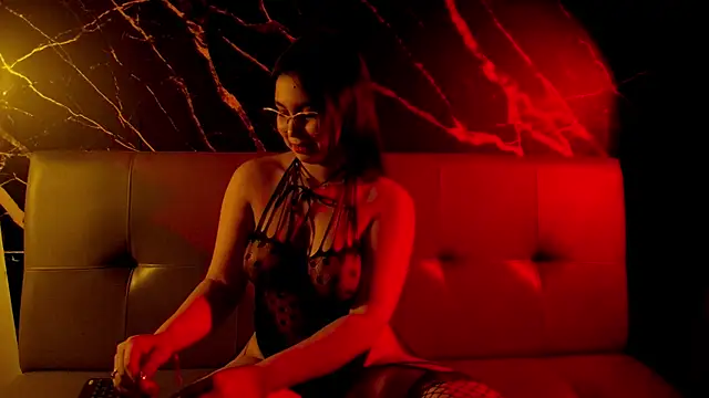 Snapshot of venus_laurent chatting on February 24, 2026, 10:05 am venus laurent online show from February 24, 2026, 10:05 am