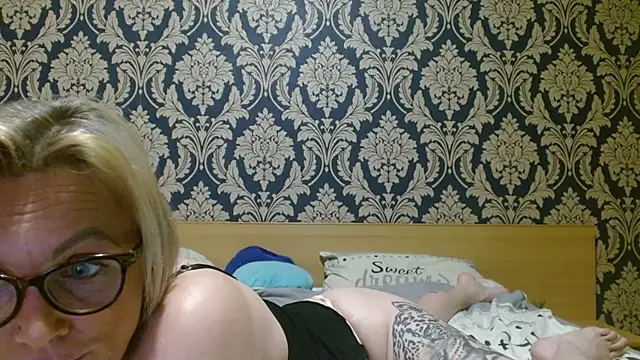 DixieDeluxe online show from March 11, 2026, 9:42 pm