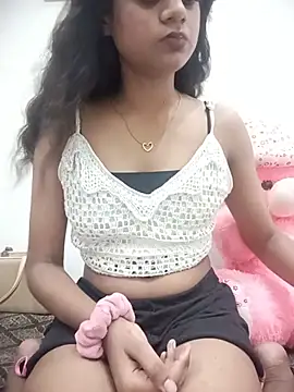 Snapshot of Heena_shrma chatting on July 7, 2026, 9:24 am Heena shrma online show from July 7, 2026, 9:24 am