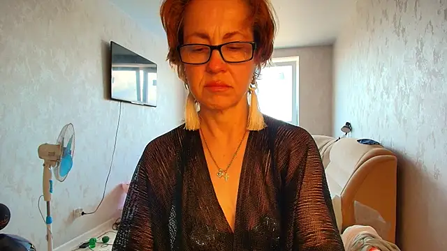 Snapshot of LioraWeiss chatting on May 29, 2026, 7:14 am LioraWeiss online show from May 29, 2026, 7:14 am