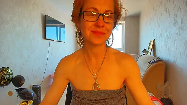 Snapshot of LioraWeiss chatting on May 23, 2026, 9:30 am LioraWeiss online show from May 23, 2026, 9:30 am