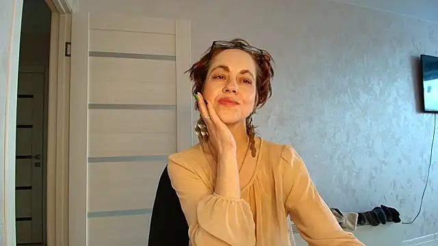 Snapshot of LioraWeiss chatting on April 28, 2026, 10:30 am LioraWeiss online show from April 28, 2026, 10:30 am