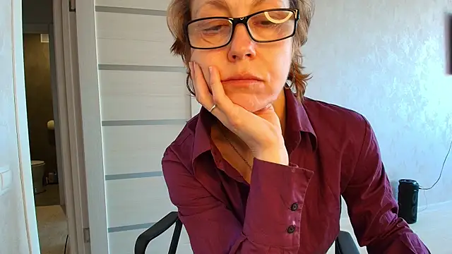 Snapshot of LioraWeiss chatting on May 5, 2026, 7:11 am LioraWeiss online show from May 5, 2026, 7:11 am