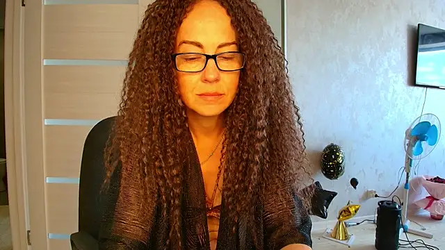 Snapshot of LioraWeiss chatting on June 16, 2026, 9:31 am LioraWeiss online show from June 16, 2026, 9:31 am