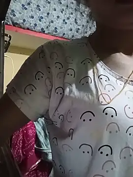 Snapshot of Rashmika_Mandana chatting on May 19, 2026, 10:39 pm Rashmika Mandana online show from May 19, 2026, 10:39 pm