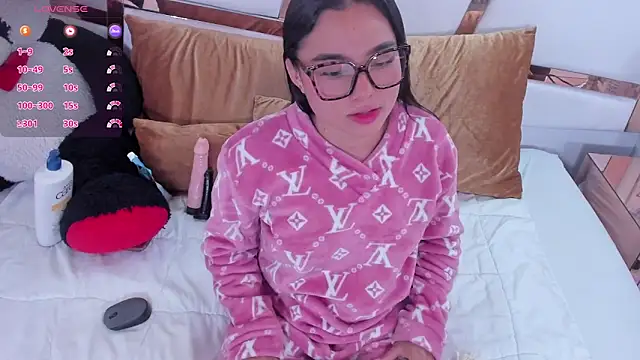 shelseanova online show from April 14, 2026, 3:55 am