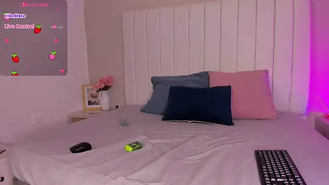 Snapshot of sophia_walkett_ chatting on June 24, 2026, 2:48 pm sophia walkett online show from June 24, 2026, 2:48 pm