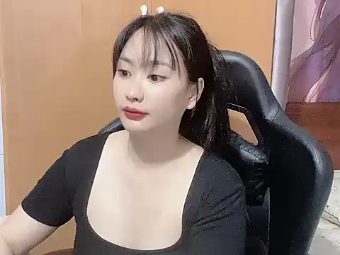 Sunny2868 online show from April 26, 2026, 4:32 am