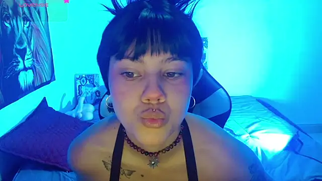 Snapshot of Divinejewel69 chatting on July 8, 2026, 9:32 am Divinejewel69 online show from July 8, 2026, 9:32 am