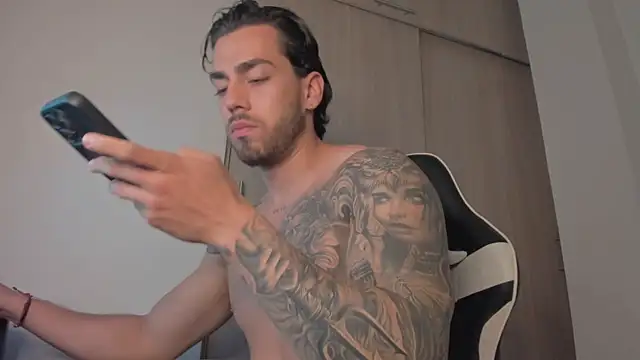 Axel  Blaze online show from May 25, 2026, 1:21 pm