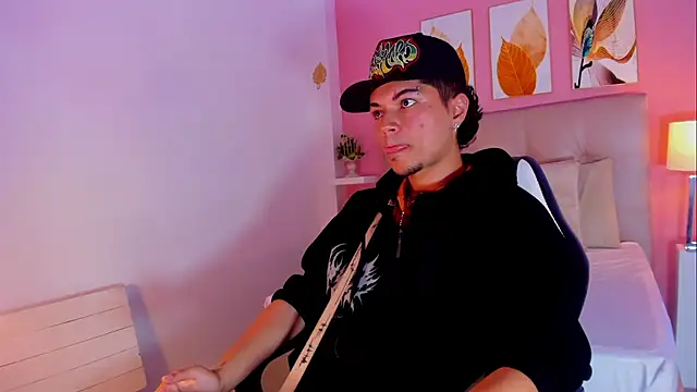 Snapshot of Briian__ chatting on June 11, 2026, 7:22 pm Briian online show from June 11, 2026, 7:22 pm