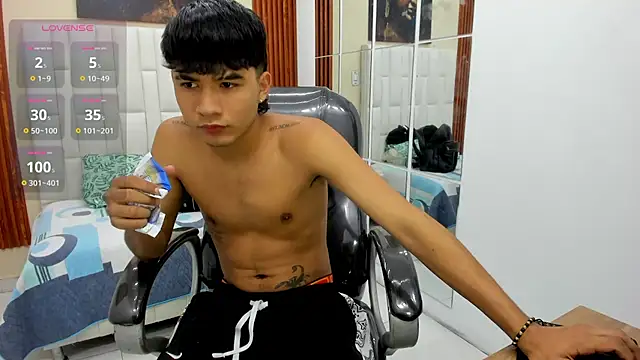 Snapshot of Thiago_collinss chatting on July 8, 2026, 10:43 pm Thiago collinss online show from July 8, 2026, 10:43 pm
