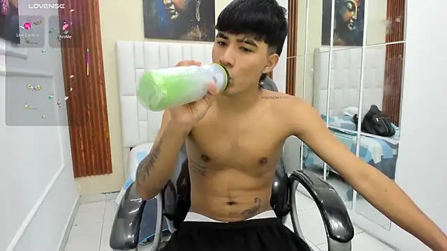 Snapshot of Thiago_collinss chatting on June 20, 2026, 10:04 pm Thiago collinss online show from June 20, 2026, 10:04 pm