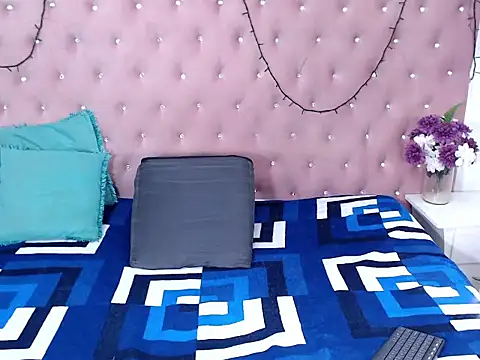 Snapshot of TiffannyValentine chatting on March 1, 2026, 2:06 pm TiffannyValentine online show from March 1, 2026, 2:06 pm