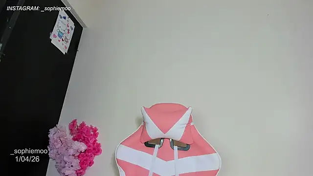 Sophiemoo  online show from April 1, 2026, 1:34 pm