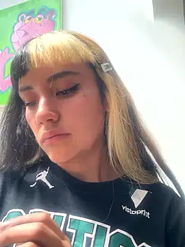 Sara 92 online show from April 18, 2026, 7:07 pm