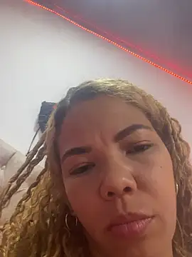 Snapshot of Crespita_Hot23 chatting on February 25, 2026, 2:28 pm Crespita Hot23 online show from February 25, 2026, 2:28 pm