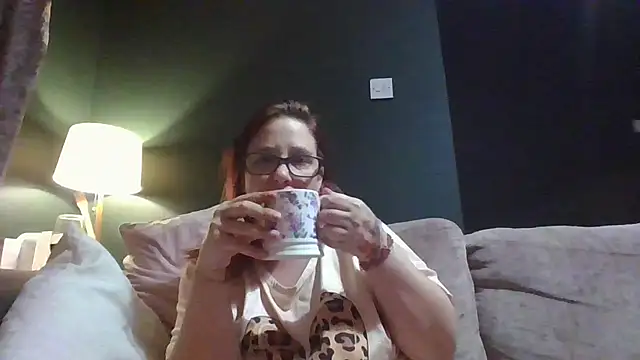 Snapshot of Curvy_Clare chatting on March 9, 2026, 7:28 pm Curvy Clare online show from March 9, 2026, 7:28 pm